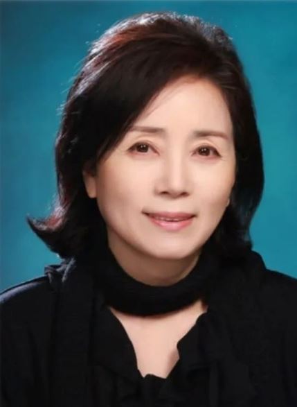 Old image of Kim Min Kyung