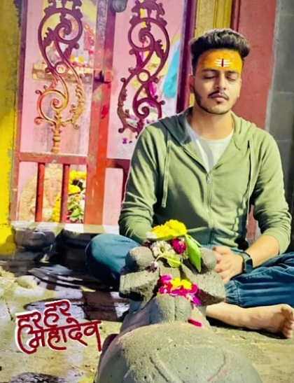 Rachit Rojha in Ujjain praying to Shiva