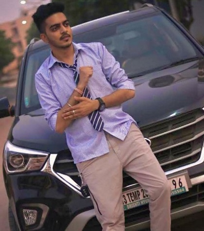 Rachit Rojha promoting a vlog