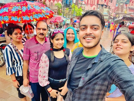 Rachit Rojha with his family