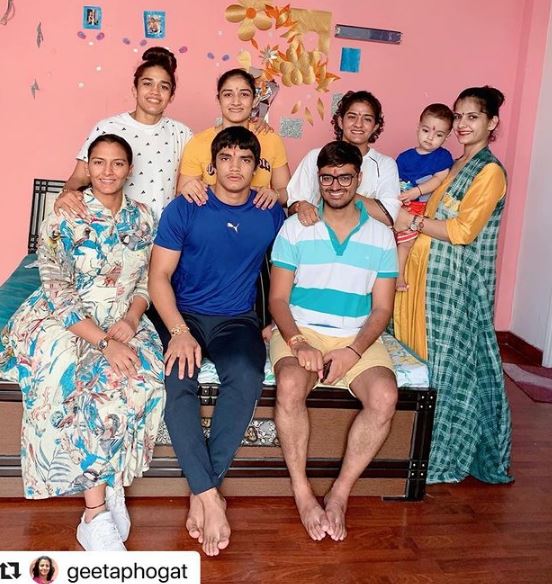 Sangeeta Phogat and her siblings