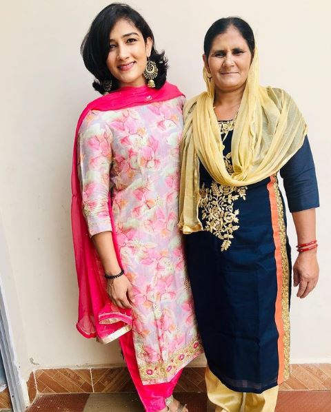 Sangeeta Phogat with her mother