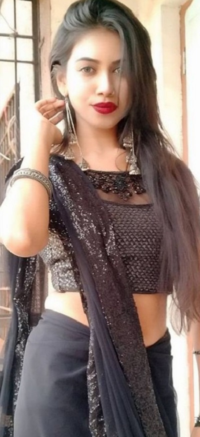 Simran Khan slaying in a saree