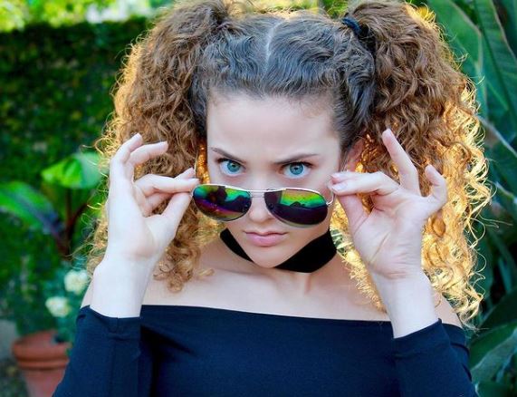 Sofie Dossi facts