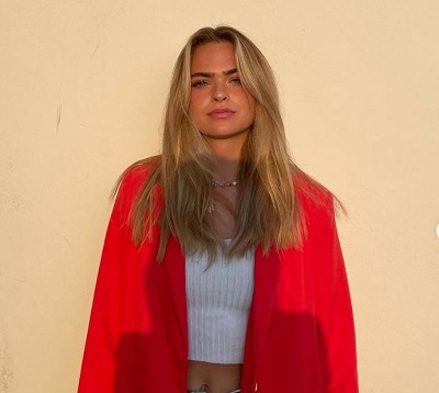 Summer McKeen is a prominent YouTube star and influencer from Eugene, Oregon, united states