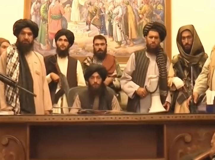 Taliban Blocks Airport Access For Afghans, Urges People Not to Leave Country