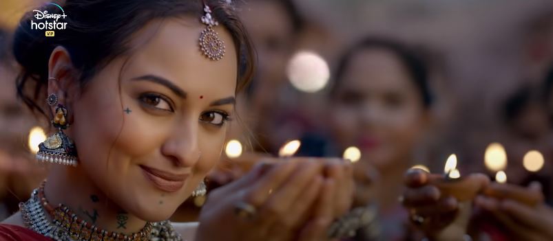 The female lead role is acted by Sonakshi Sinha