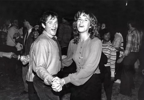 Valerie Velardi and Robin Williams dancing