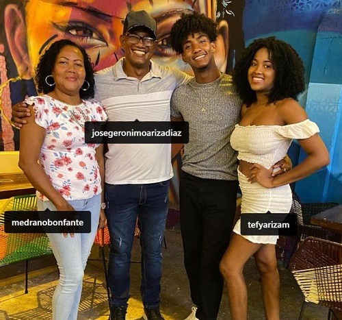 Yai Ariza family picture