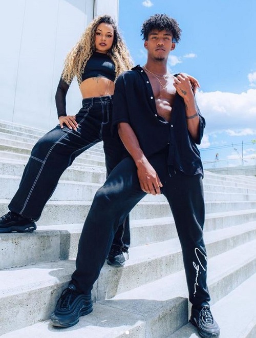 Yai Ariza was snapped with Jenny Restrepo
