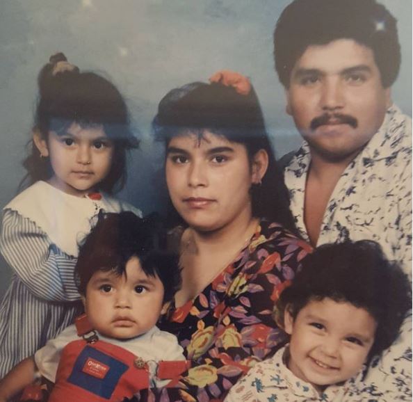 Yasmin Maya's old photo with her family