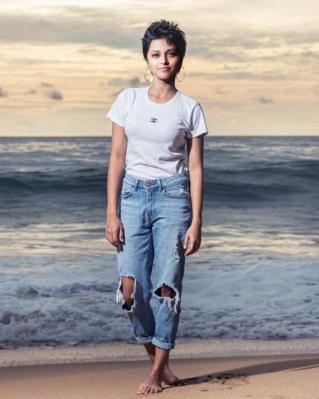 Yohani height