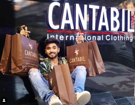 Zeeshan Khan is a shopping lover