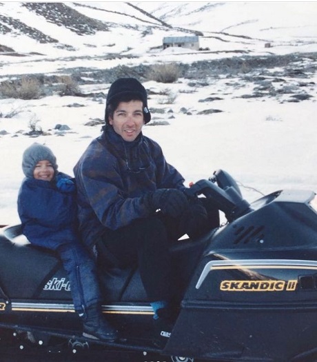 A childhood picture of Charin on a vacation with his father Ricardo Darin