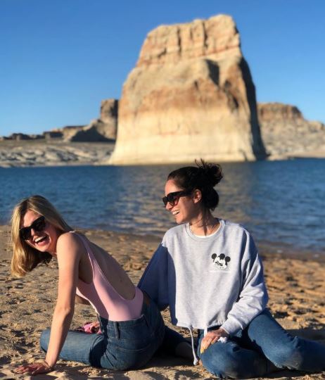 Alicia Sanz with her sister Ana Mulvoy Ten (actress)