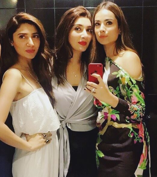 Alyzeh Gabol with her friends