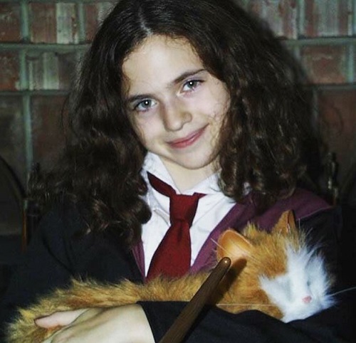 Amouranth dressed as Hermione Granger from Harry Potter