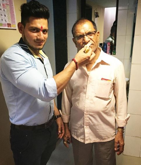An old photo of Manoj Patil with his dad Dhondiba Patil