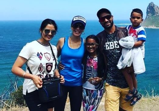 Ayesha Mukherjee with her husband Shikhar Dhawan and kids