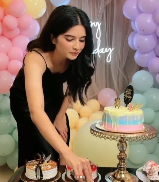 Bhavika Sharma Celebrate Her Birthday.