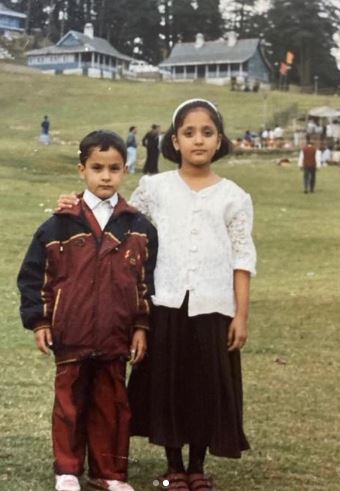 Childhood image of Umar Riaz and his sister