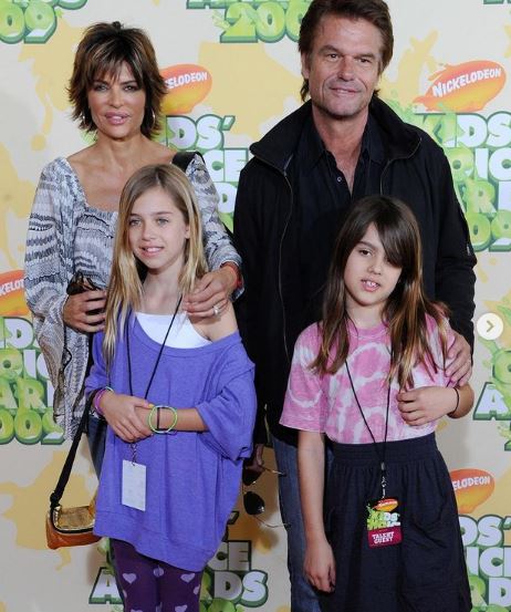 Childhood photo of Amelia Hamlin with her dad, mom, and sister