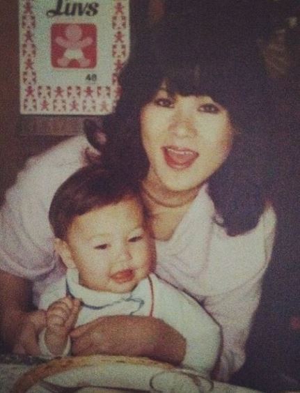 Childhood photo of Eva with her mom