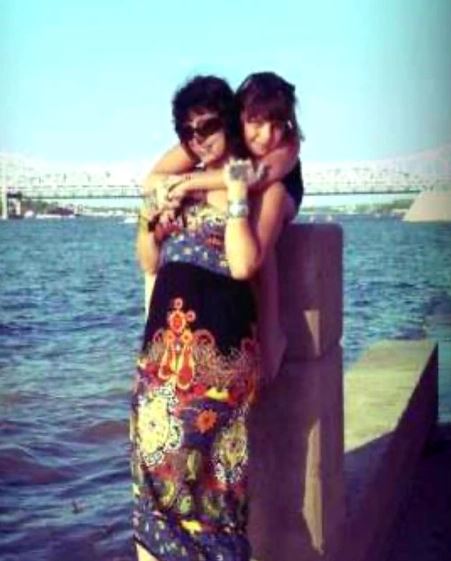 Childhood photo of Memphis with her mother Danielle Colby