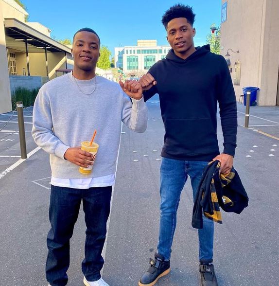 Da' Vinchi with his friend