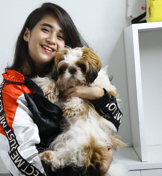 Deepthi Sunaina and her pet dog Tommie