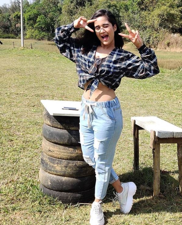 Deepthi Sunaina height