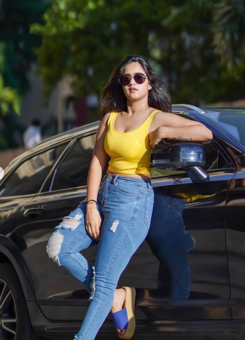 Deepthi Sunaina net worth