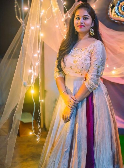 Deepthi Sunaina sister Sushma Reddy