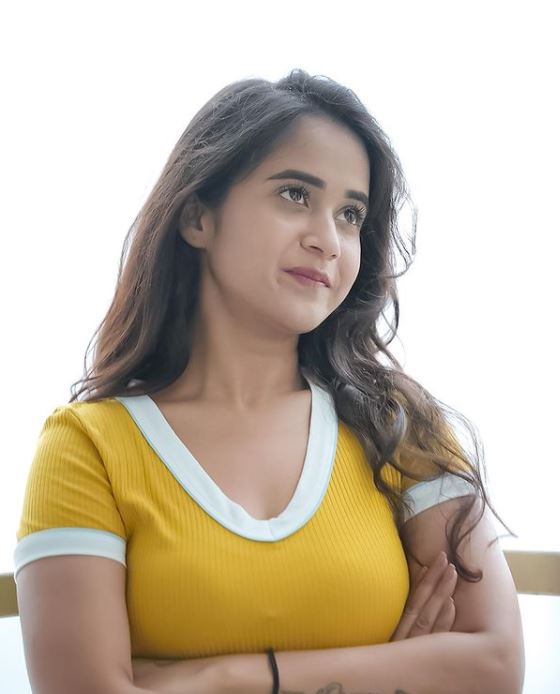 Deepthi Sunaina wiki
