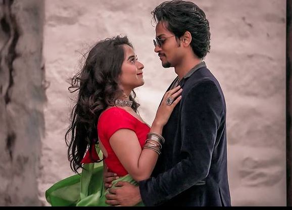 Deepthi Sunaina with her boyfriend Shanmukh Jaswanth Kandregula
