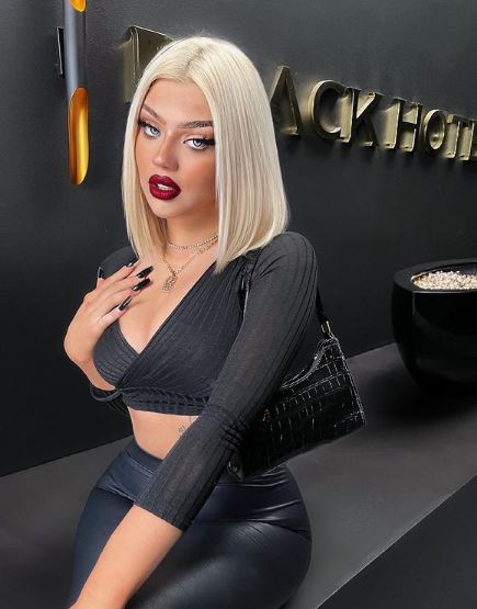 Elaine Victoria is a fashion model