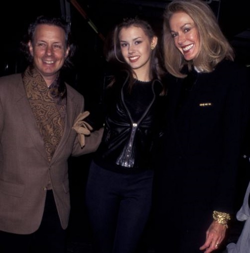Elisabeth Kieselstein Cord Hamm with her parents Cece Kieselstein Cord and Barry Kieselstein Cord during Spruce Up The Subway Press Conference on April 11, 1995 in New York City