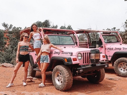 Ellie Thumann with her bestfriends Hannah Meloche and Emma Chamberlain in Sedona, Arizona