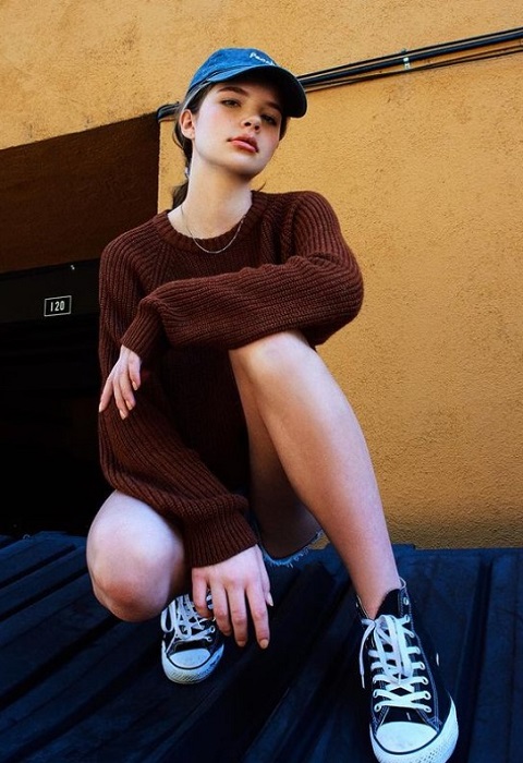 Ellie Thumann's casual look