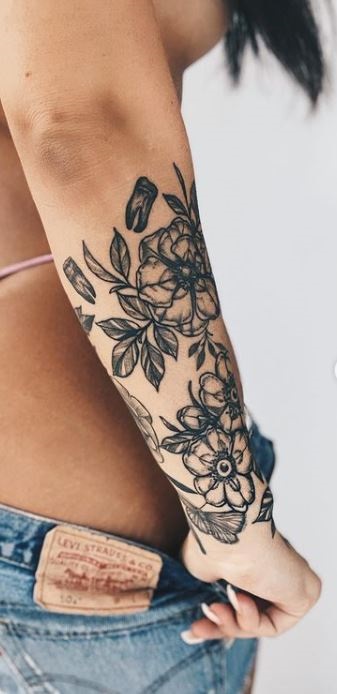 Emily Rinaudo has a tattoo on her hand