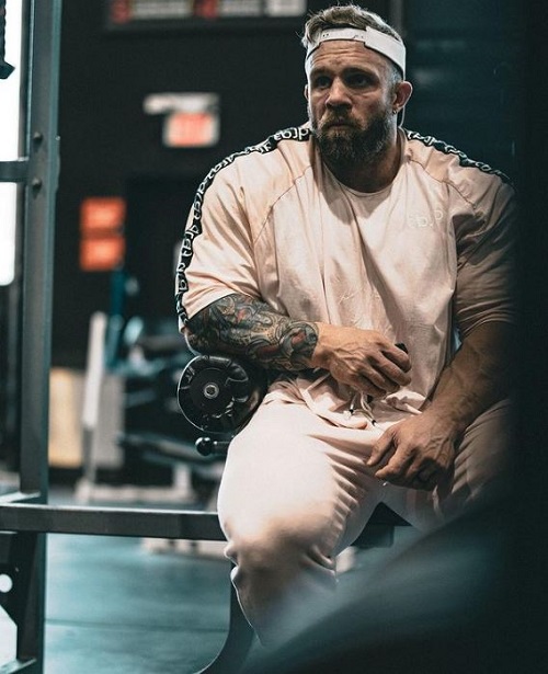 Iain Valliere has 290+ K followers on Instagram as of September 2021