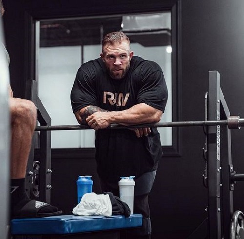 Iain Valliere made his professional debut in 2015 at the Toronto Pro Supershow