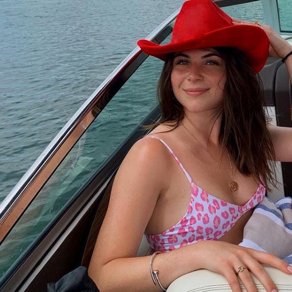 Isabella Rose Giannulli likes traveling