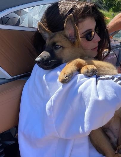 Isabella Rose Giannulli with her pet dog Milo