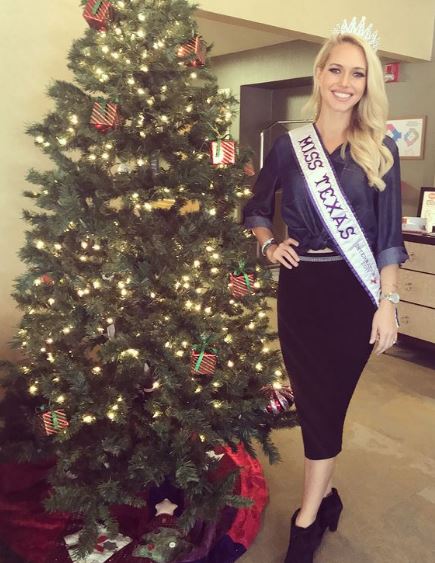 Kourtney Kellar celebrates Christmas