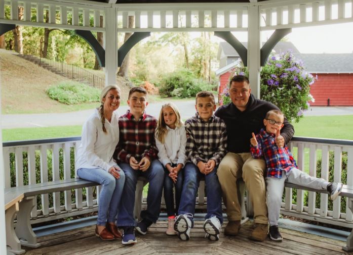 Kyle Van De Water with his wife Melissa Van De Water, children Thomas, Lincoln, Annabelle, and Levi Van De Water