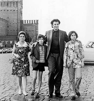 Myrto Altinoglou likes traveling