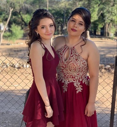 Nathaly Cuevas with her sister
