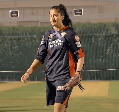 Navnita Gautam height is 6 feet