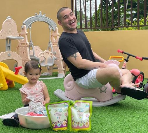 Paolo Contis often plays with his daughter